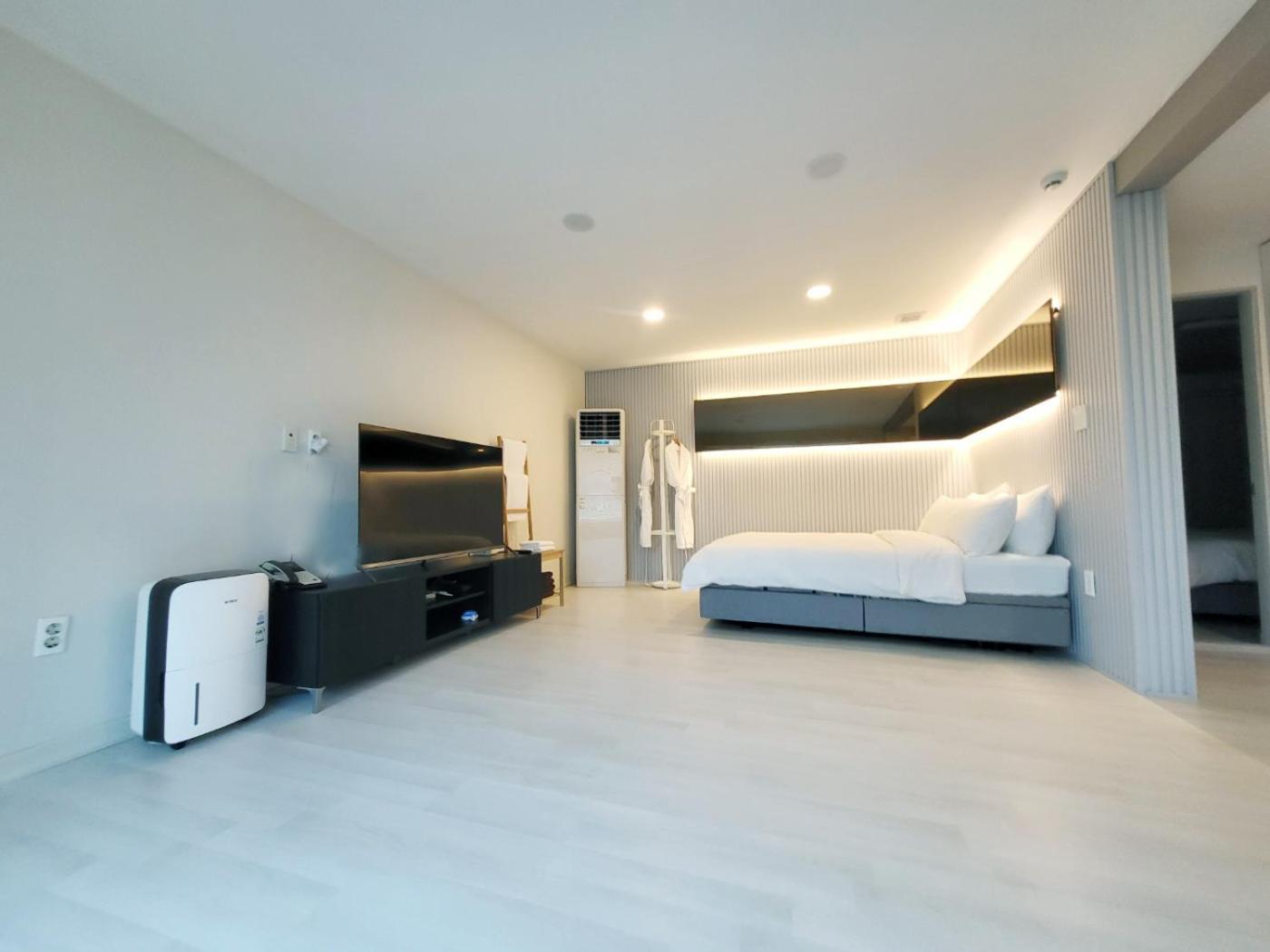 Penatess Pool Villa Chungju Exterior photo